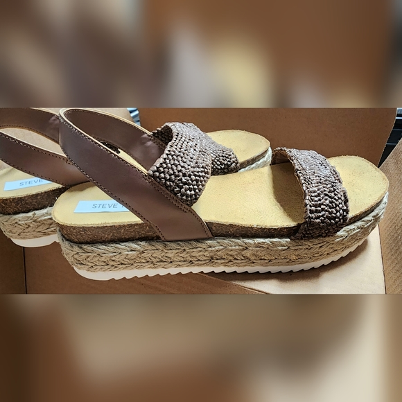 **NEW**STEVE MADDEN SIZE 9 SEE PICS FOR MEASUREMENTS - Picture 2 of 11